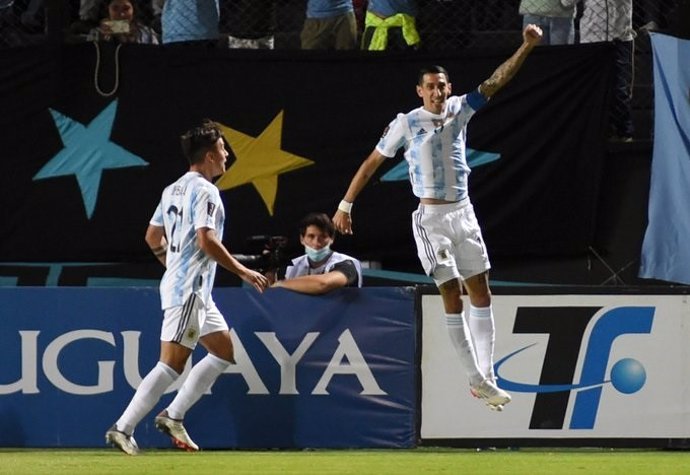 Ángel di María celebra su gol en el Uruguay-Argentina
