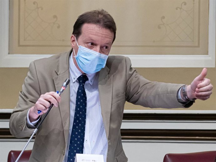 Archivo - Cvirus.- El PP acusa a Torres de "castigar" a la hostelería de Tenerife y exige al Gobierno "más autocrítica" 