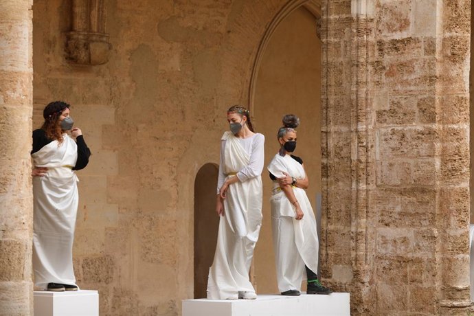 Performance 'Ni musas ni insumisas' del colectivo ArteyFeminismoFem