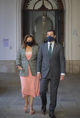 Archivo - El presidente de la Junta de Andalucía, Juanma Moreno, y la consejera de Agricultura, Ganadería, Pesca y Desarrollo Sostenible, Carmen Crespo en una imagen de archivo a 28 de septiembre de 2020.
