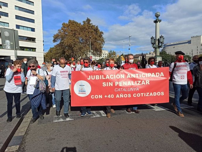 Manifestación en Barcelona contra el proyecto de ley de reforma de pensiones