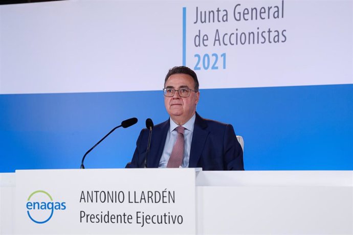 Archivo - El presidente de Enagás, Antonio Llardén, en la junta de accionistas