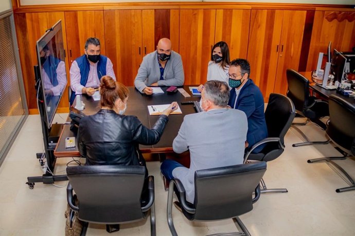 El concejal de Urbanismo, Carlos Tarife, se reúne con empresarios de la Zona Centro