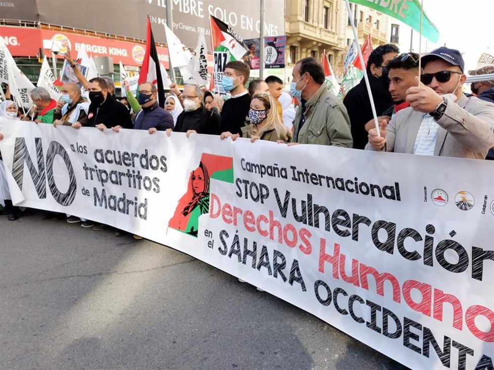 Cabeza de la manifestación de colectivos saharauis.