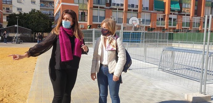 La delegada del Distrito Sur, Marisa Gómez, en la Plaza Alcalde Horacio Hermoso