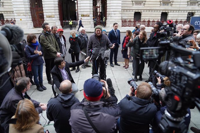 11 November 2021, United Kingdom, London: Richard Ratcliffe, the husband of Iranian-British dual citizen detainee Nazanin Zaghari-Ratcliffe, who is on the 19th day of his hunger strike, speaks to the media outside The Foreign, Commonwealth and Developme