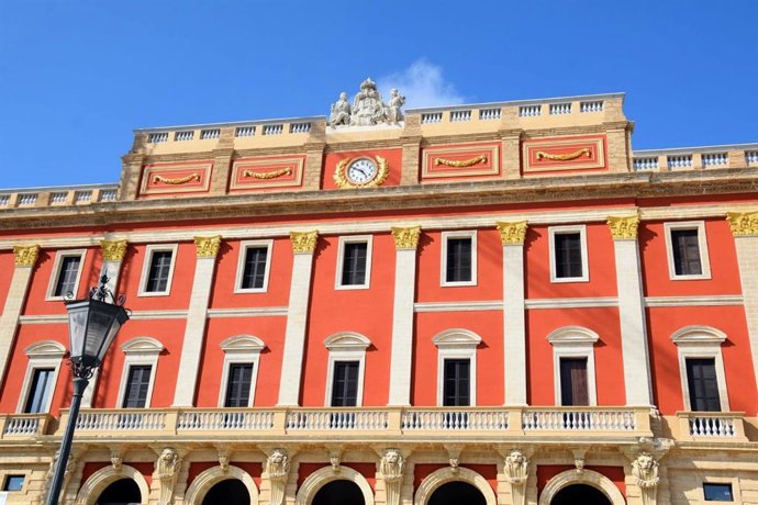 Archivo - Fachada del Ayuntamiento de San Fernando (archivo)