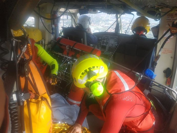 Rescate a un pescador en Treceño