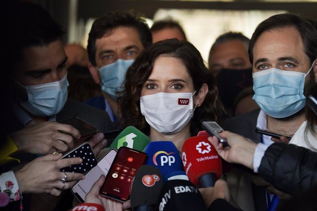 La presidenta de la Comunidad de Madrid, Isabel Díaz Ayuso, a su llegada al congreso del PP en Castilla-La Mancha.