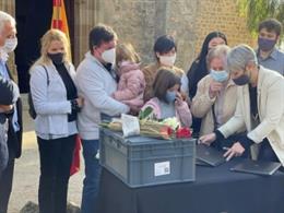 La consellera Lourdes Ciuró lliura a les seves famílies els cossos dels soldats republicans morts deurante la Guerra Civil trobats a Corbera d'Ebre i Miravet (Tarragona)