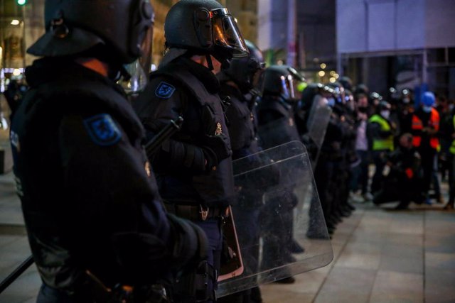 Archivo - Varios policías nacionales durante una manifestación en Madrid