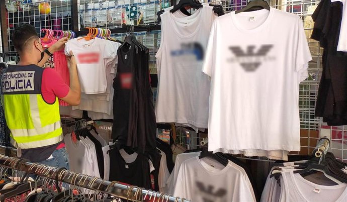 Productos falsificados intervenidos en Benidorm (Alicante)