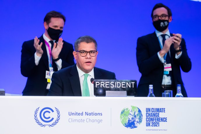 13 November 2021, United Kingdom, Glasgow: President of the Cop26 Climate Summit Alok Sharma is applauded at the closing plenary session of the United Nations Climate Change Conference (COP26). Photo: Christoph Soeder/dpa