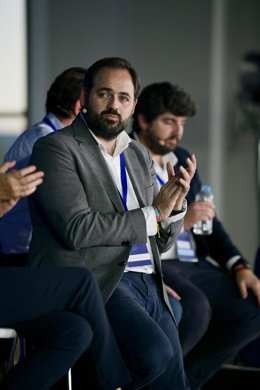 El presidente del PP de C-LM, Paco Núñez, revalida el cargo con el 98% de apoyos