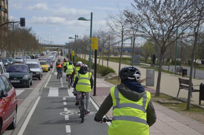 Cuatro nuevos centros educativos de Zaragoza se suman a la Red Stars para promover rutas seguras a pie y en bici.