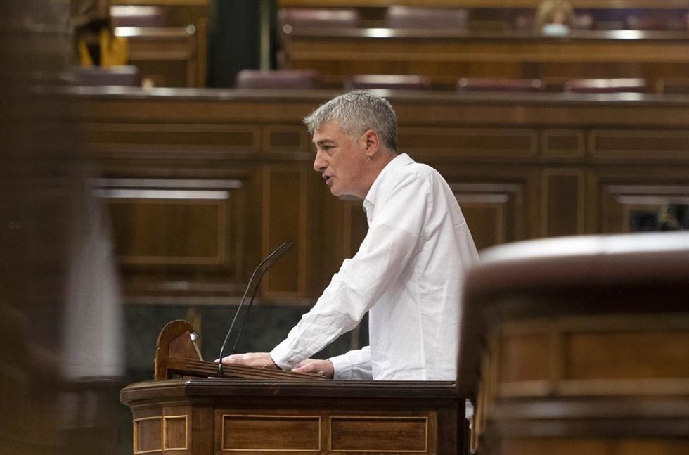 El portavoz económico de EH-Bildu en el Congreso, Oskar Matute, interviene en una sesión plenaria en el Congreso de los Diputados, a 4 de noviembre de 2021, en Madrid, (España).