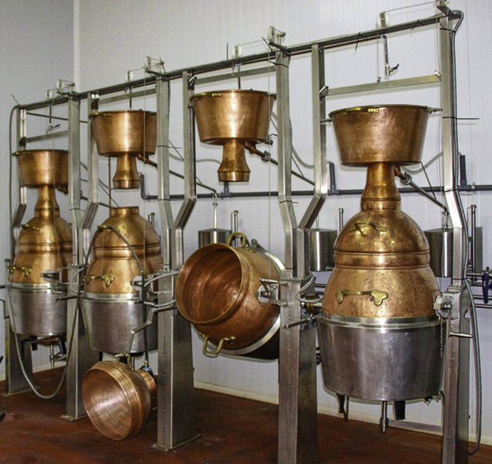 Alquitaras de orujo lebaniego