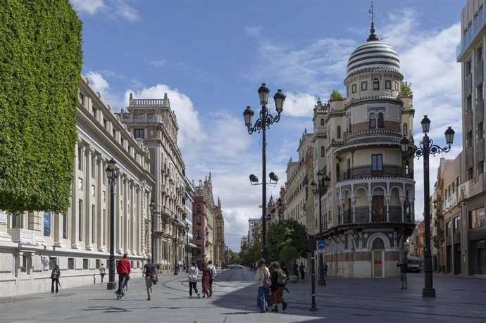 Archivo - La avenida de la Constitución de Sevilla