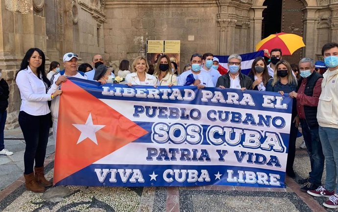 Miembros del PP apoyando la marcha cívica 'Por el cambio de Cuba'