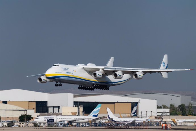 Archivo - 03 August 2020, Israel, Tel Aviv: The Antonov AN-225 Mriya cargo aircraft carrying the US military Oshkosh vehicles, lands at Ben Gurion International Airport.  The US military Oshkosh vehicles arrived in Israel to be fitted with Iron Dome mis