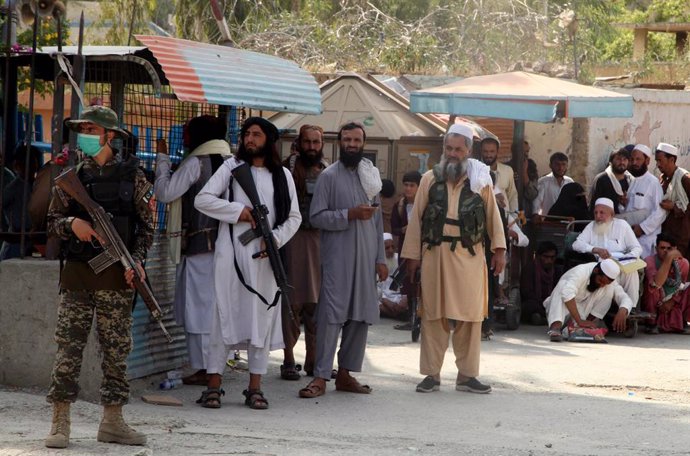 Archivo - 23 August 2021, Pakistan, Landi Kotal: Pakistani soldiers and the Afghan Taliban are on alert in the border town of Torkham to avoid any untoward incidents and maintain law and order as security has been tightened. Photo: Ppi/PPI via ZUMA Pres