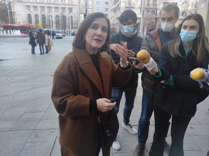 La vicealcaldesa de Zaragoza, Sara Fernández, en la manifestación por la democracia en Cuba.