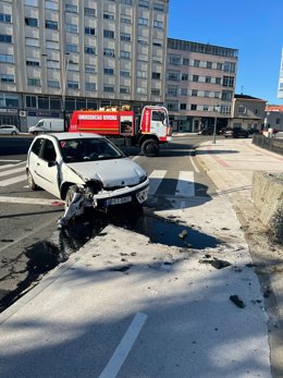 Vehículo siniestrado en Ribeira, A Coruña