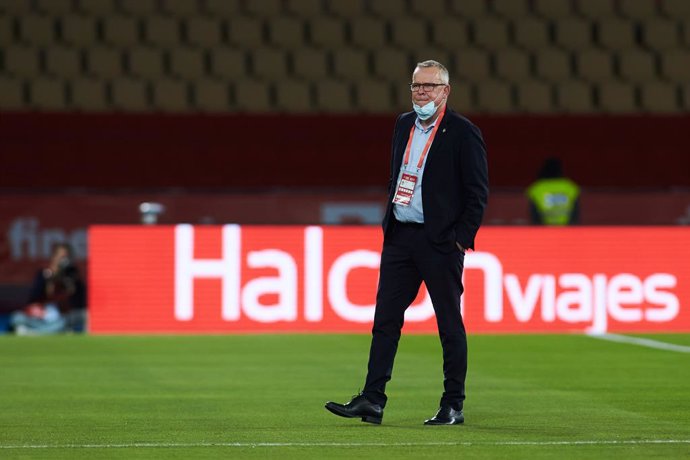 Janne Andersson, head coach of Sweden, looks on before the FIFA World Cup Qatar 2022 Qualifier match between Spain and Sweden at La Cartuja Stadium on November 14, 2021 in Sevilla, Spain