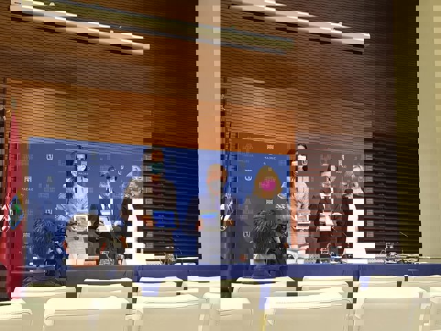 Almeida junto a Villacís y Engracia Hidalgo