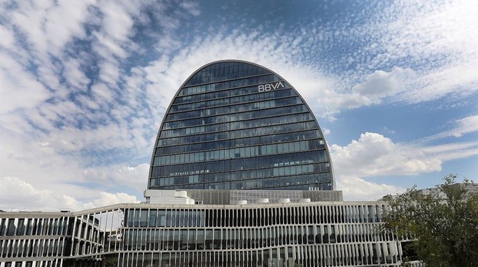 Archivo - Arxiu - Edifici La Vela del BBVA. Ciutat BBVA, seu del banc a Madrid.