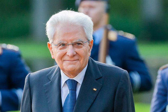 Archivo - 11 October 2021, Berlin: Italian President Sergio Mattarella welcomed by German President Frank-Walter Steinmeier (Not Pictured) in front of Bellevue Palace, ahead of their meeting. Photo: Christoph Soeder/dpa