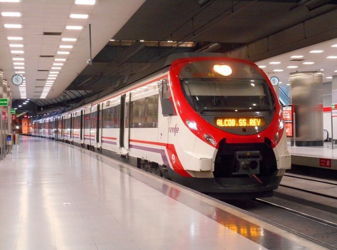 Archivo - Imagen de archivo de un tren de Cercanías