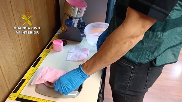 Archivo - Guardia Civil esclarece el violento robo de un reloj de 350.000 y descubren un laboratorio de 'cocaína rosa'