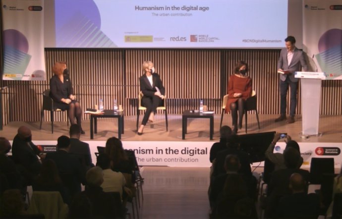 La teniente de alcalde de Barcelona, Laia Bonet; la secretaria de Estado de Digitalización e Inteligencia Artificial, Carme Artigas, y la directora de Digital Future Society, Cristina Colom