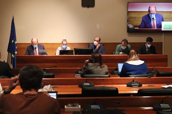 Comparecencia del vicepresidente y consejero de Administración Autonómica, Medio Ambiente y Cambio Climático, Juan Cofiño, en la Junta General del Principado de Asturias