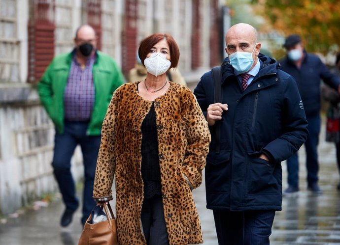 La exalcaldesa de Santoña Puerto Gallego a su llegada al juicio contra ella y ocho concejales del PSOE que fueron miembros de su equipo acusados de prevaricación administrativa