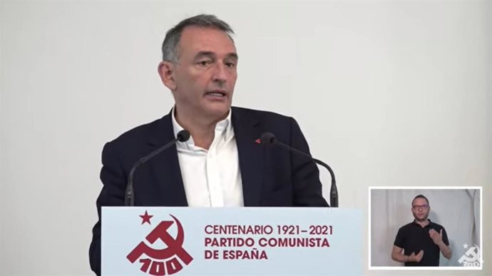 El secretario general del PCE, Enrique Santiago, en el acto por el 100 aniversario de la fundación del partido