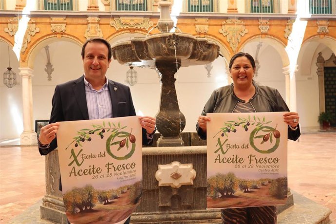 Dolores Amo en la presentación de la X edición de la Fiesta del Aceite Fresco de Cabra.