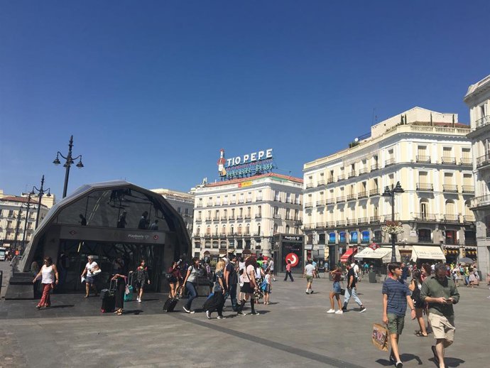 Archivo - Fotos de recurso de la estación de metro y cercanías de Sol y de la Puerta del Sol, en Madrid.