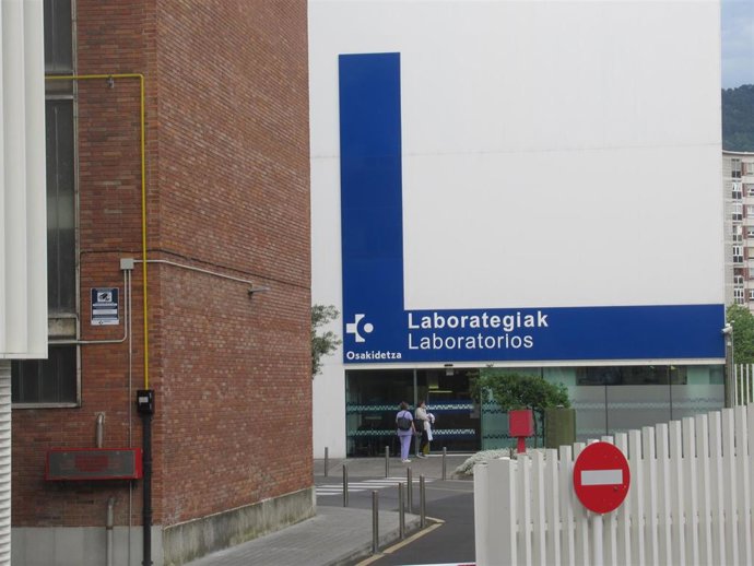 Archivo - Laboratorios del Hospital de Cruces