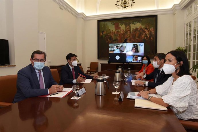 Reunión sobre las conexiones ferroviarias de la provincia de Granada, en la Delegación del Gobierno en Andalucía