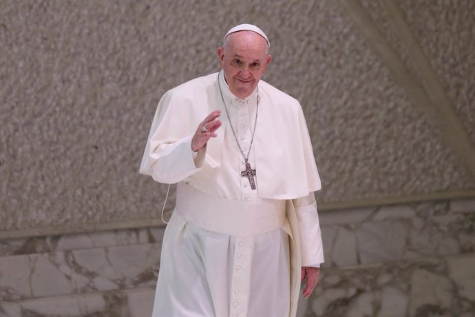 10 November 2021, Vatican, Vatican City: Pope Francis arrives for his weekly Wednesday General Audience at the Paul VI Hall. Photo: Evandro Inetti/ZUMA Press Wire/dpa