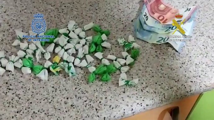 Imagen de la droga incautada por la Guardia Civil en la operación