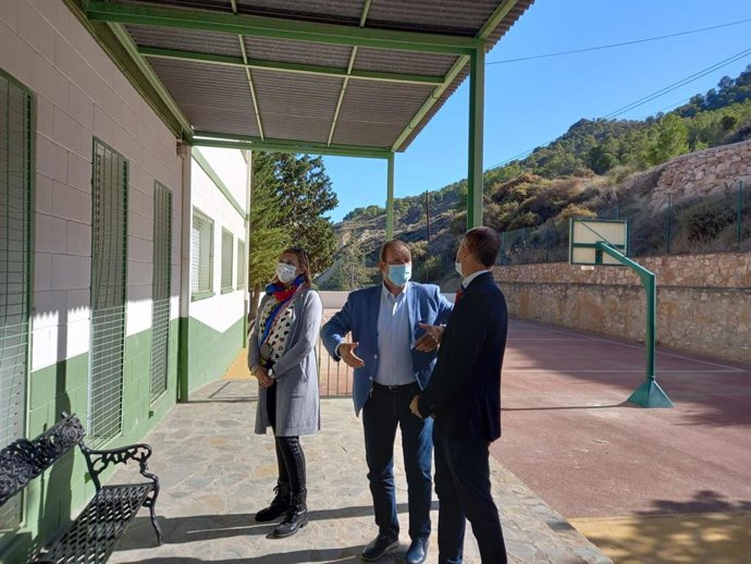Jiménez en su visita al CPR de Rágol (Almería)