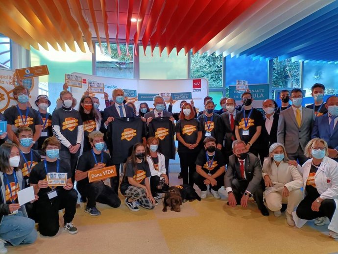 El consejero de Sanidad de la Comunidad de Madrid, Enrique Ruiz Escudero, presenta la nueva campaña del Centro de Transfusión Compatibles con la vida, destinada a fomentar la donaciónde médula ósea en la región