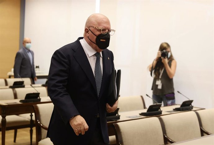 El comisario jubilado José Manuel Villarejo, a su llegada a la comisión del Congreso de los Diputados que investiga la Operación Kitchen