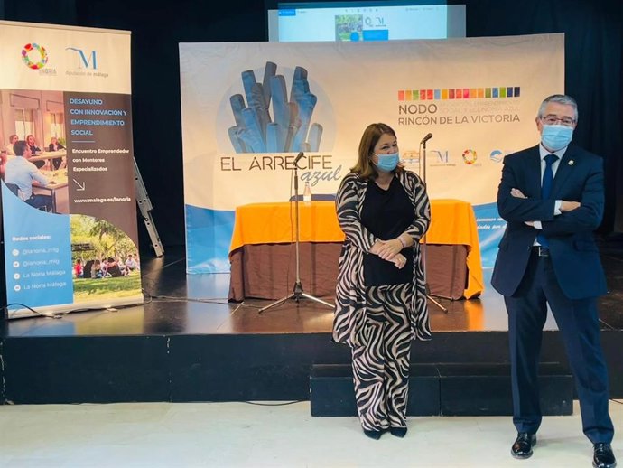 El presidente de la Diputación de Málaga, Francisco Salado, en la inauguración del Desayuno con Innovación y Emprendimiento social de La Noria junto al Ayuntamiento del Rincón de la Victoria.