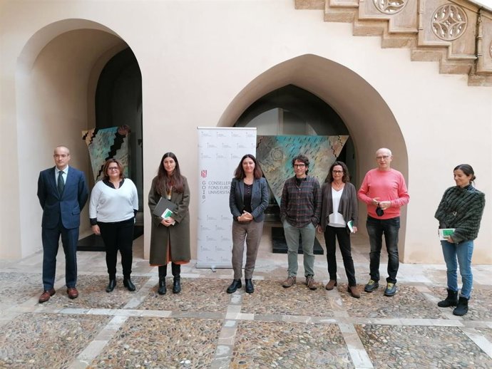 La directora general de Cultura, Catalina Solivellas, en la presentación del programa con el resto del equipo.