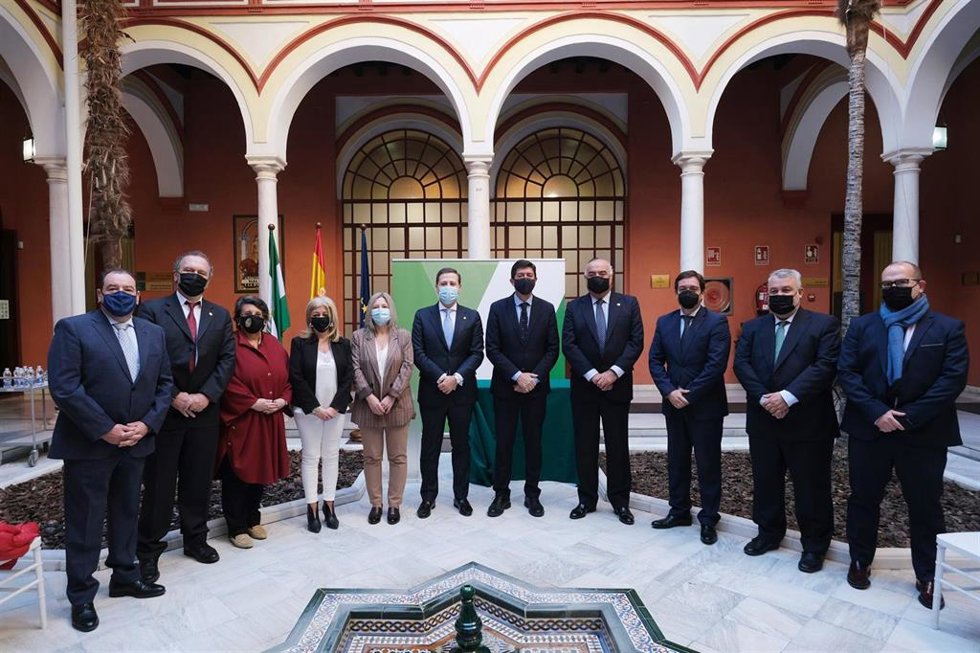 El vicepresidente de la Junta, Juan Marín, este lunes en el acuerdo que ha suscrito con el Consejo Andaluz de Colegios de Procuradores.
