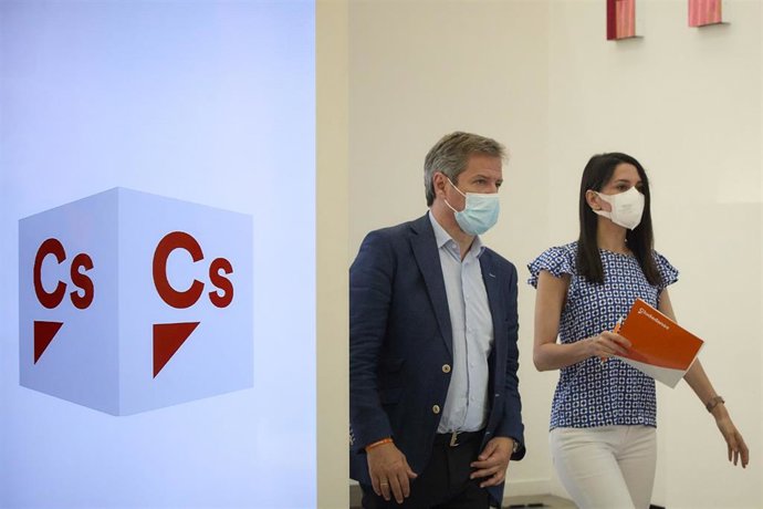 Archivo - El vicesecretario general del partido, Daniel Pérez Calvo y la presidenta de Ciudadanos (Cs), Inés Arrimadas.